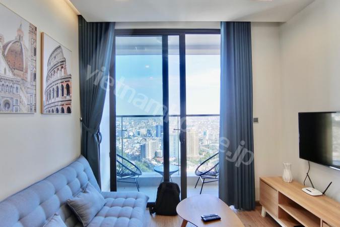 1-bedroom apartment with lake view at Vinhomes Metropolis