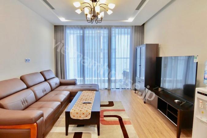 Apartment with 2 bedrooms and 1 working room in Vinhomes Metropolis