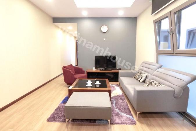 The two bedroom apartment is conveniently located  to the Japanese Communities Downtown 