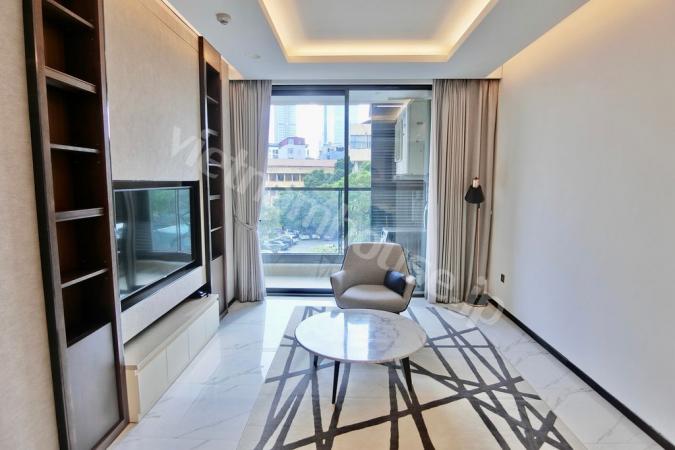 One-bedroom apartment with 2 single beds in a high-class building