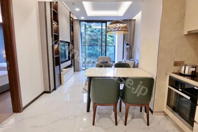 One-bedroom luxury serviced apartment with twin beds
