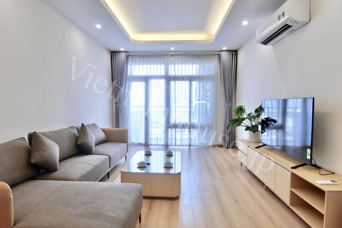 Lake view windows and balconies – living space filled with light and nature