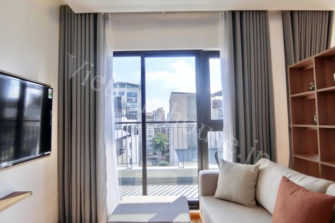 Bright and airy 2-bedroom apartment with large balcony on Kim Ma street