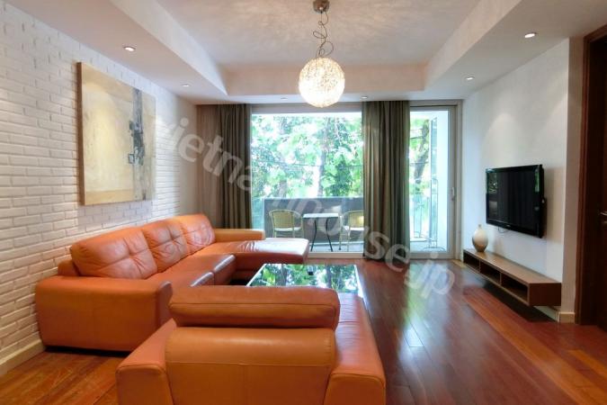 Feeling the spacious serviced apartment with France design