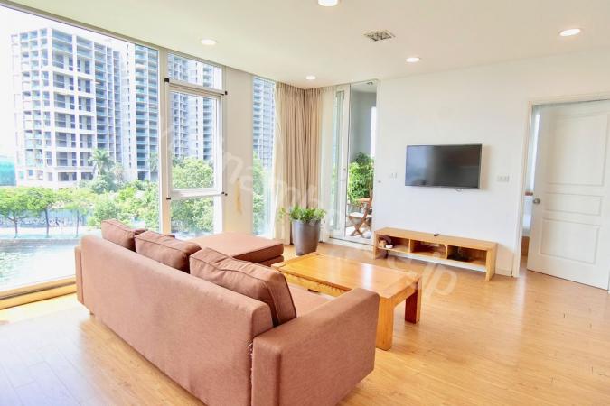 Elegant serviced apartment in Tay Ho with lake view