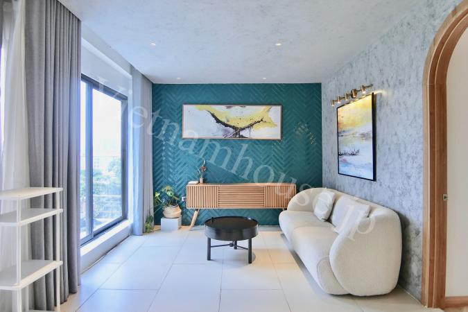 Get yourself a great living space in an apartment overlooking the West Lake