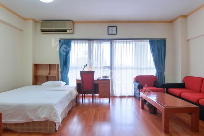Front road serviced apartment with Japanese restaurant inside the building